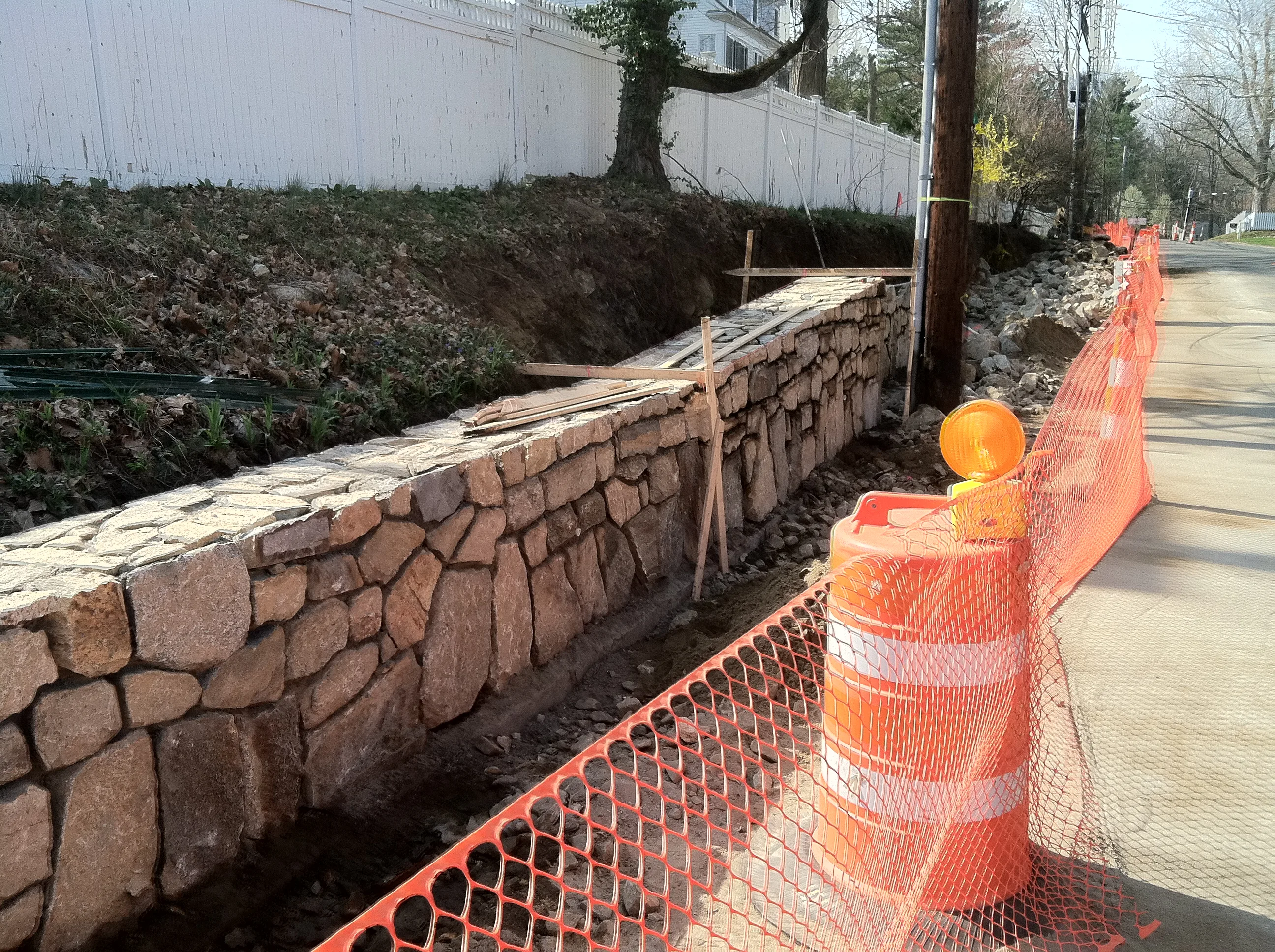 Natural stone wall Main Street New Canaan