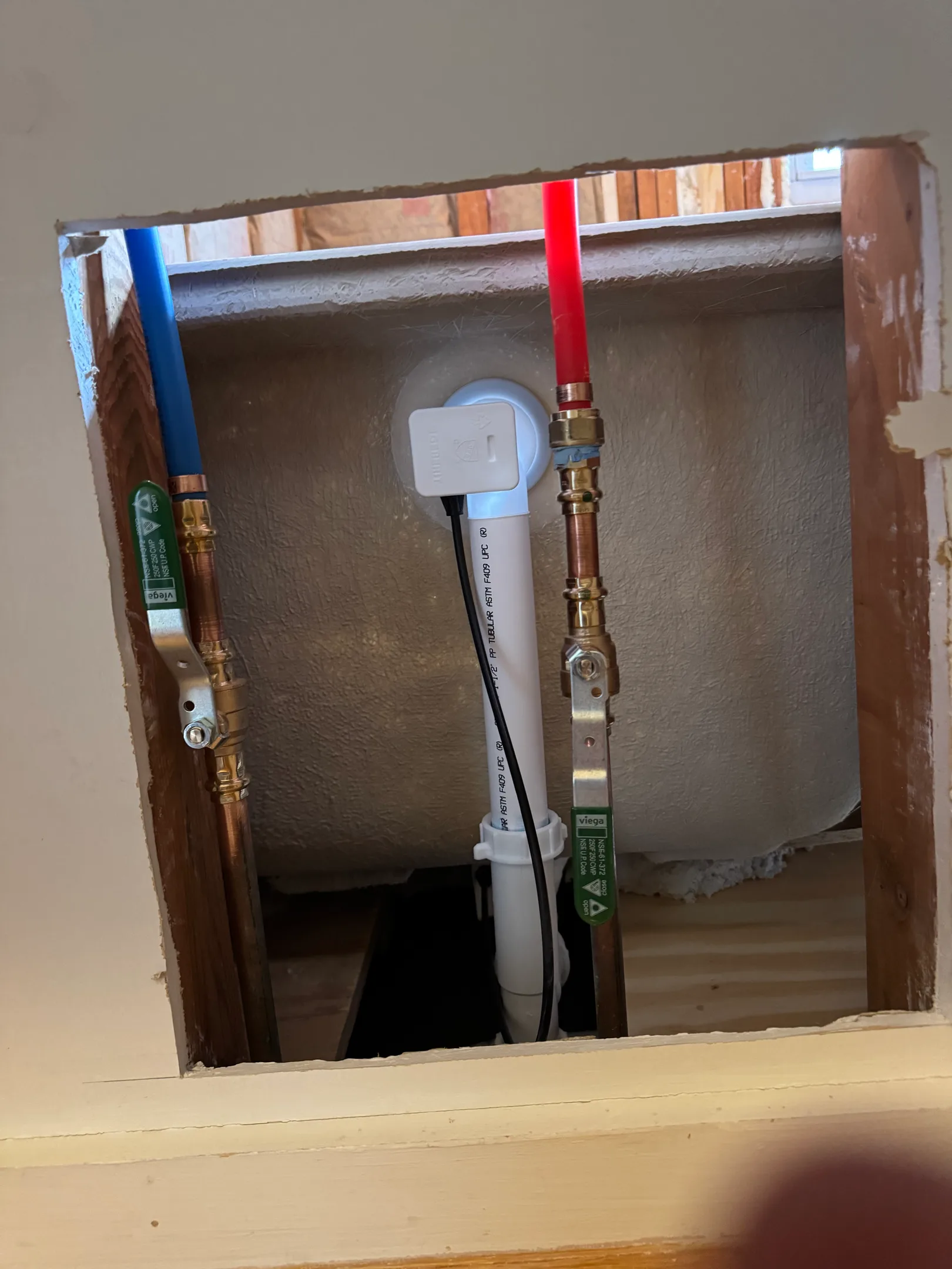 Water heater and copper pipe plumbing system installation